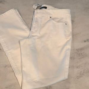 White House Black Market white jeans 6R